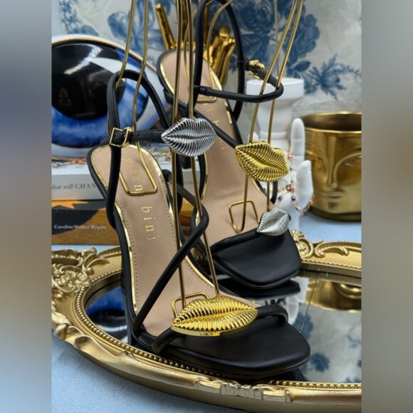 🆕 GIANNI BINI 🧿 NWOB Carletta Lip Ornamented Sandals, Black Leather, Sz 7 - Picture 6 of 16